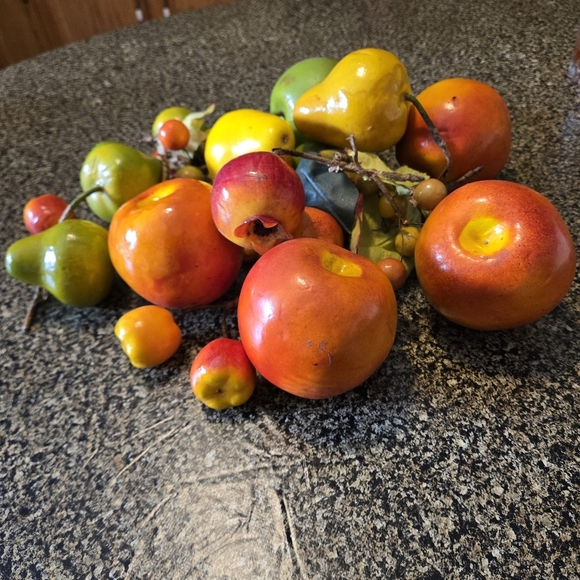 Fruit Decor Synthetic Nice Mixture Assortment of 23 Pieces of Colorful Fruit - Picture 4 of 5